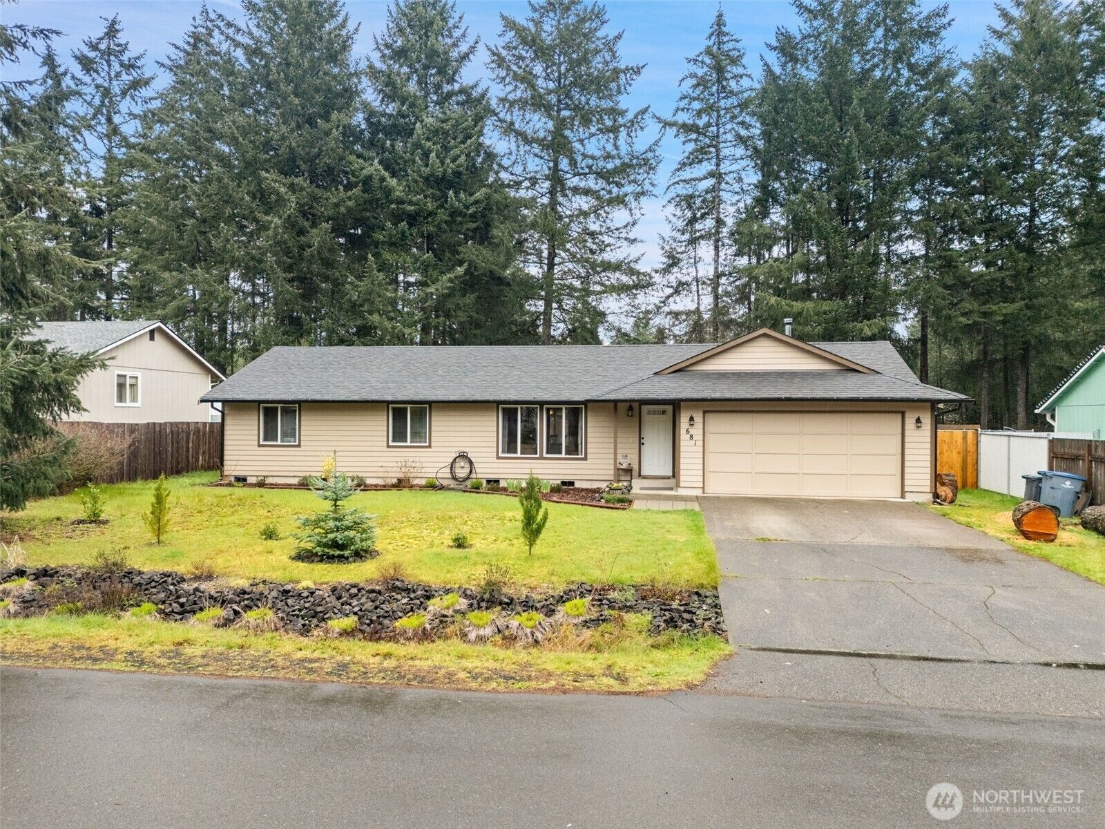 Property Photo: 681 E Oak Park Way WA 98584