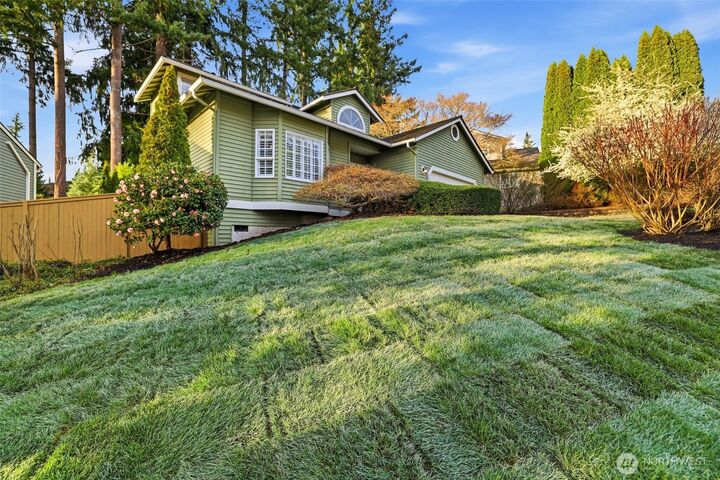 Property Photo:  23928 SE 42nd Place  WA 98029 