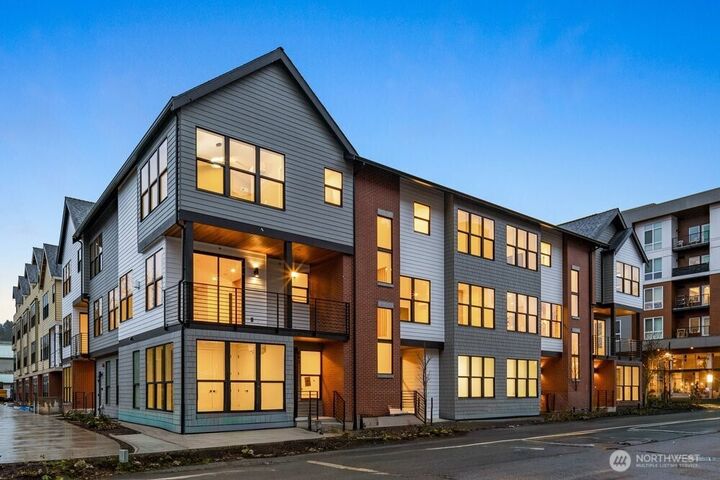 Property Photo:  695 NW Locust St (Homesite #9)  WA 98027 