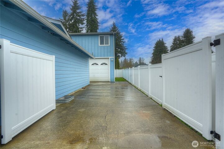 Property Photo:  2412  Lexington Street  WA 98388 