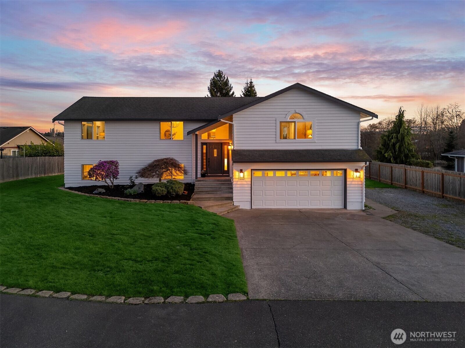 Property Photo:  1442  Sunset Avenue  WA 98248 