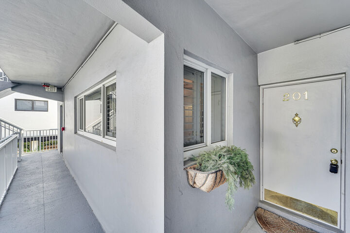 Property Photo: 1201 S Riverside Drive 201 FL 33062