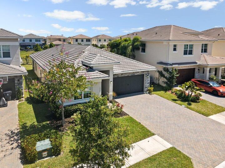 Property Photo: 1362 Harvester Crossing FL 33470