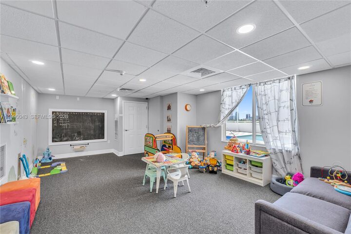 Property Photo:  900 SW 8th St 1110  FL 33130 