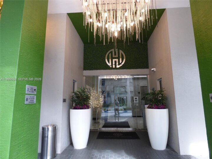 Property Photo:  185 SE 14th Ter 2504  FL 33131 