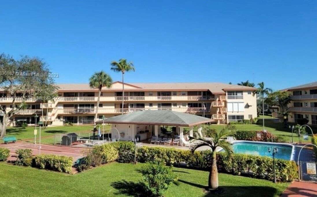 Property Photo:  5300 Washington St F215  FL 33021 