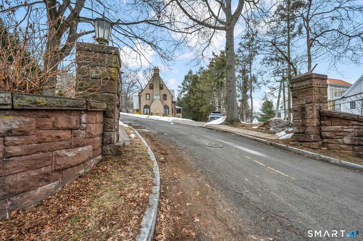 Property Photo:  6 West Hill Drive  CT 06119 