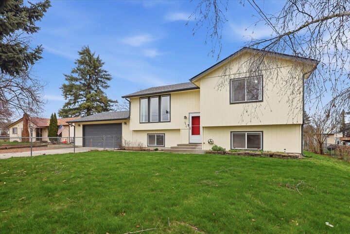 Property Photo:  4014 N Locust Rd  WA 99206 