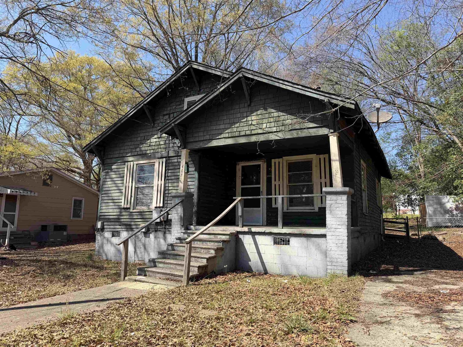 Property Photo: 407 Willow Street SC 29340