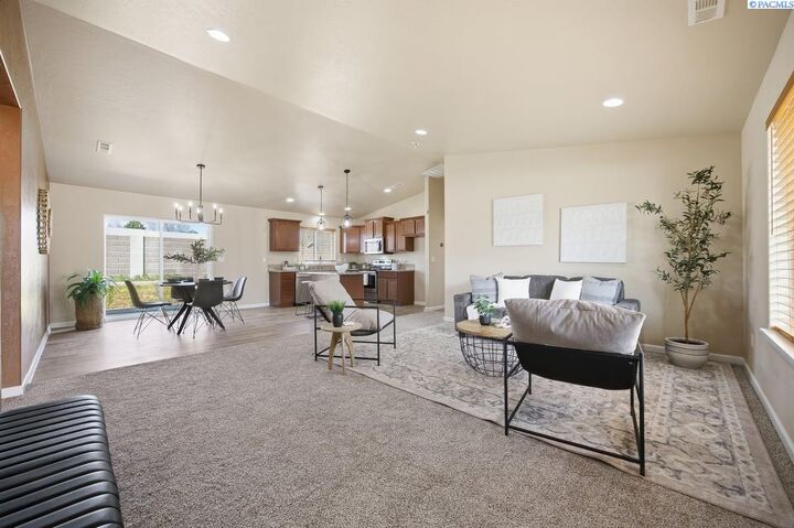 Property Photo:  3709 Morehouse Pl  WA 99301 