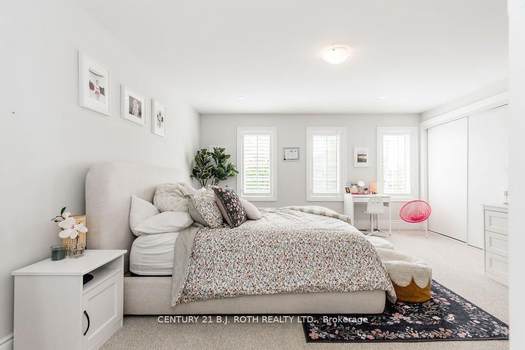 Property Photo:  20 Westminster Circle  ON L4M 0A3 