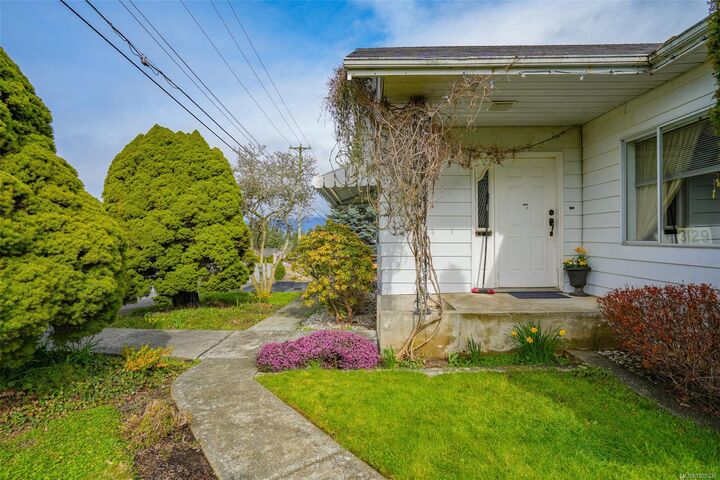 Property Photo: 3129 10th Ave BC V9Y 4V8
