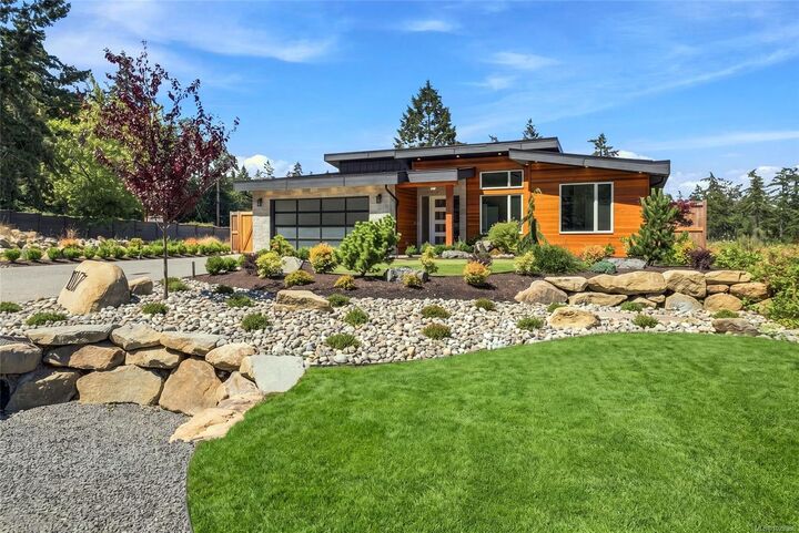 Property Photo: 1017 Coral Pl BC V9P 2E1