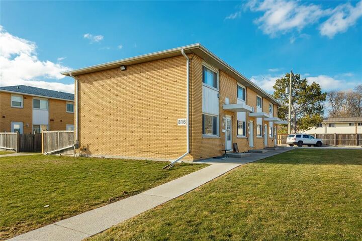 Property Photo: 816 Wellington Street 20 ON N7T 1J5