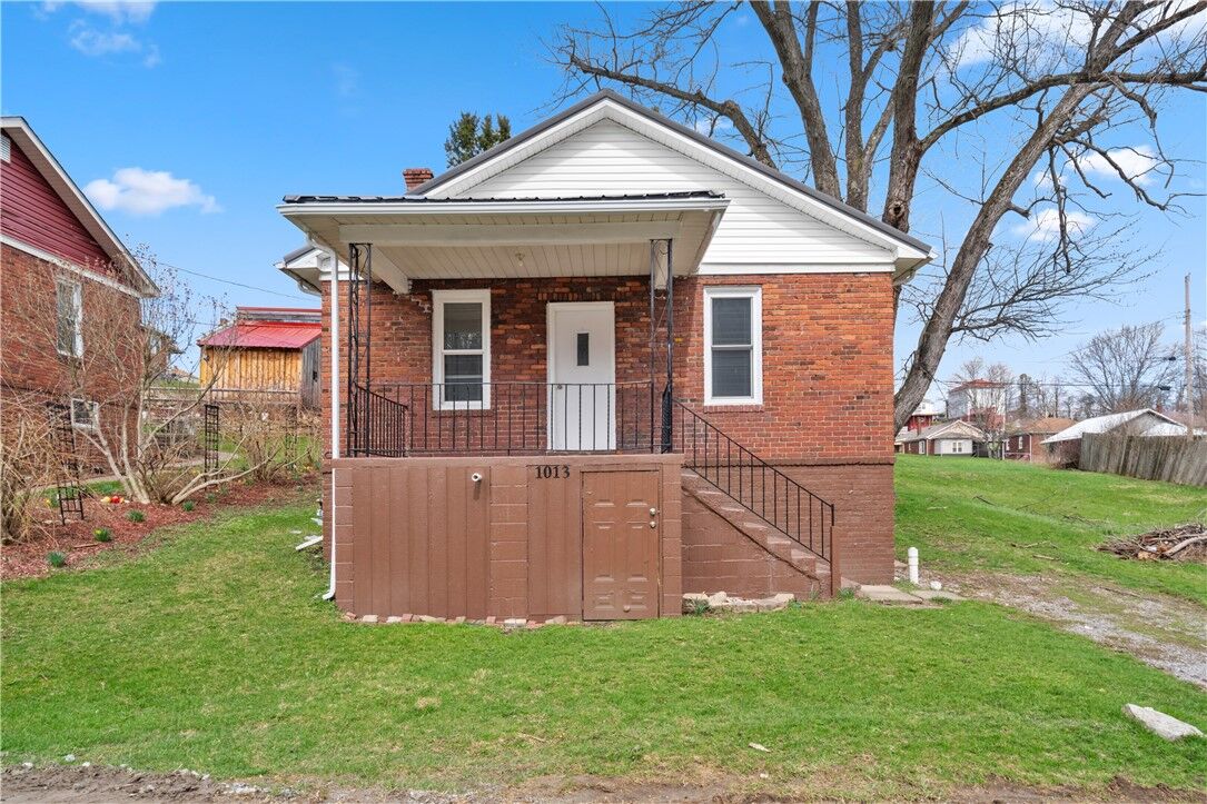 Property Photo: 1013 Henry St PA 15054