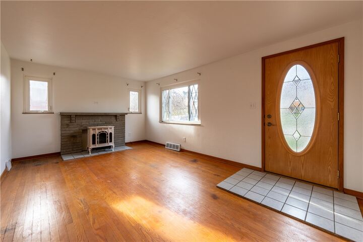 Property Photo:  120 Mildred Ln  PA 15116 