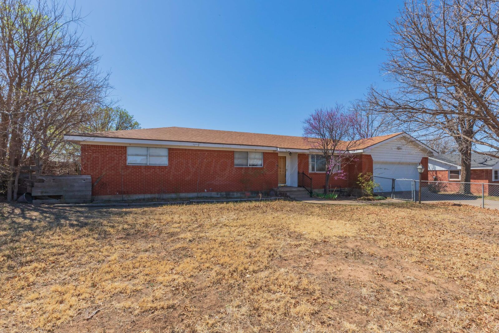 Property Photo:  716 Fairlane Street  TX 79108-4218 