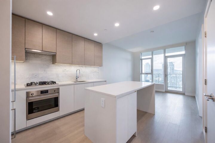Property Photo: 2186 Gilmore Avenue 3903 BC V5C 0N7