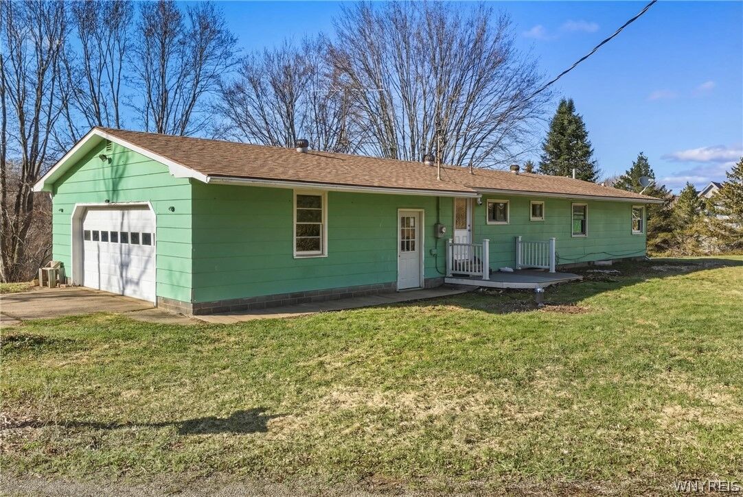 Property Photo:  1040 W Hughes Road  NY 14009 