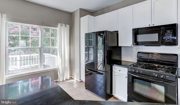 Property Photo: 12011 Edgemere Circle VA 20190