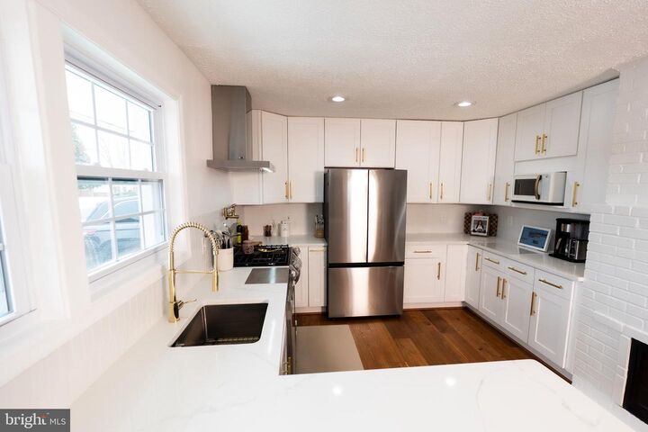 Property Photo: 7304 Inzer Street VA 22151