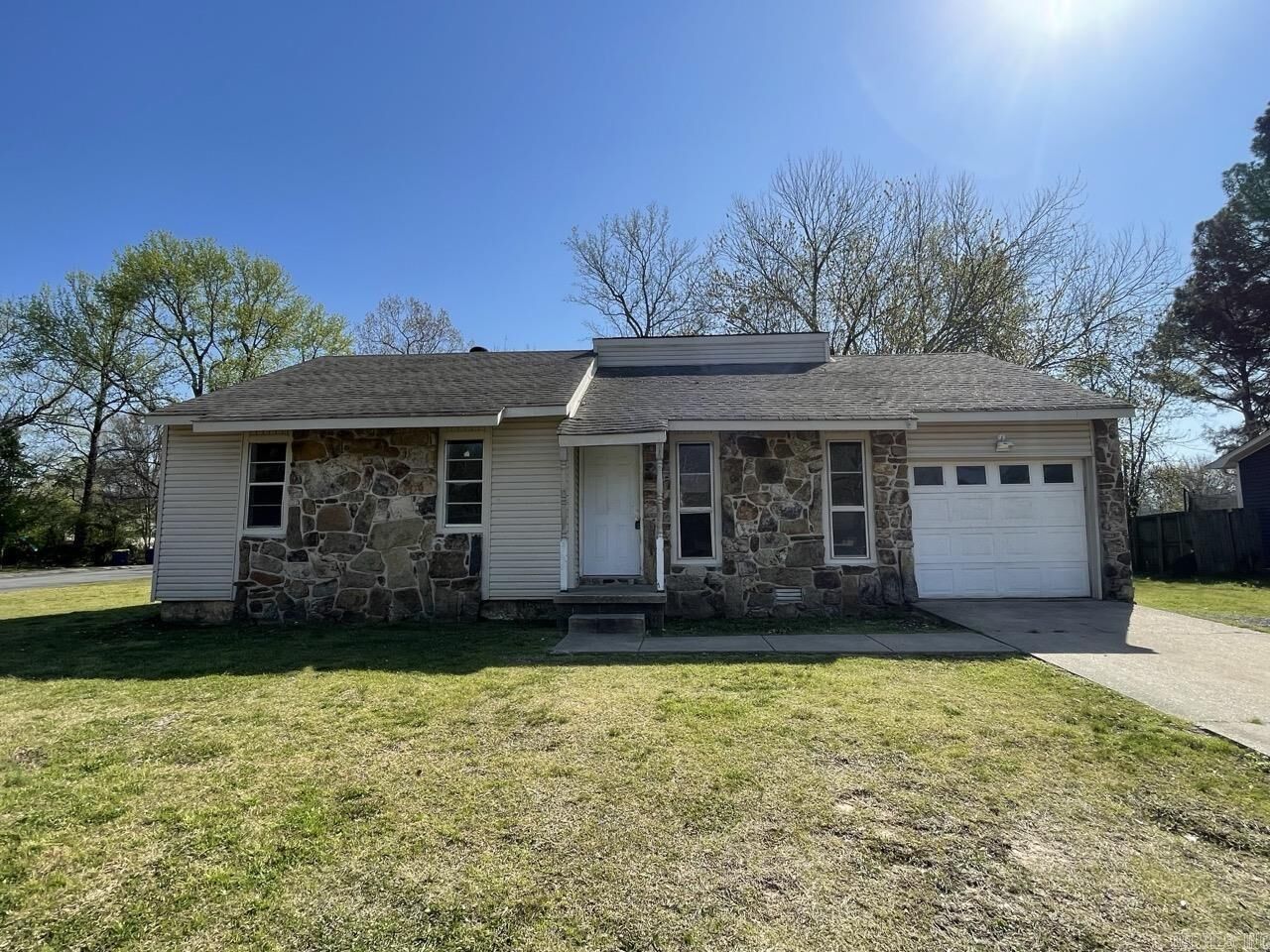 Property Photo: 16 Meadowlark Drive AR 72023