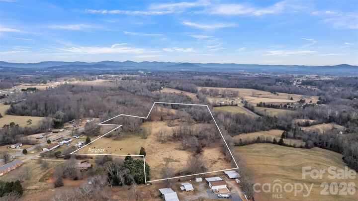 Property Photo: 328 Davidson Court NC 28681