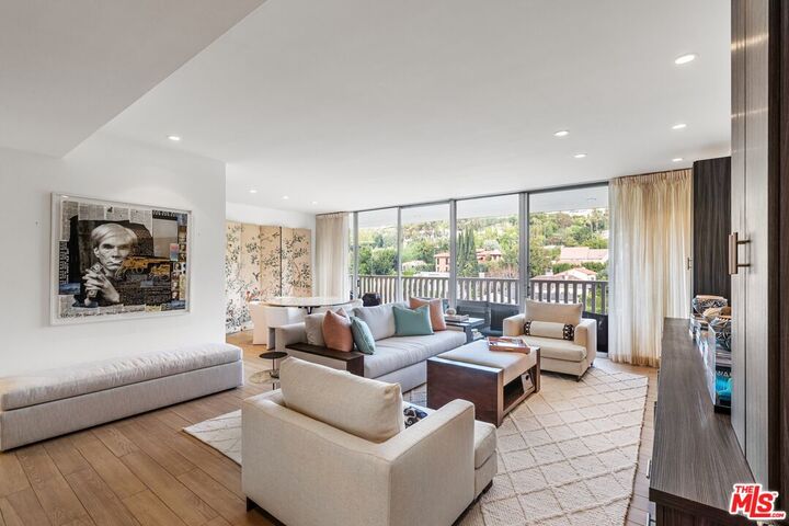 Property Photo:  9255 Doheny Rd  CA 90069 