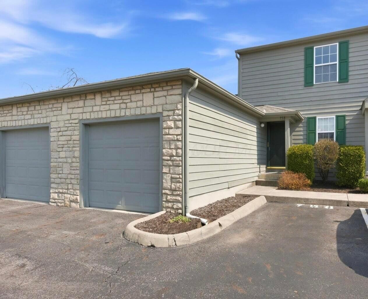 Property Photo:  758 Parkgrove Way  OH 43035 