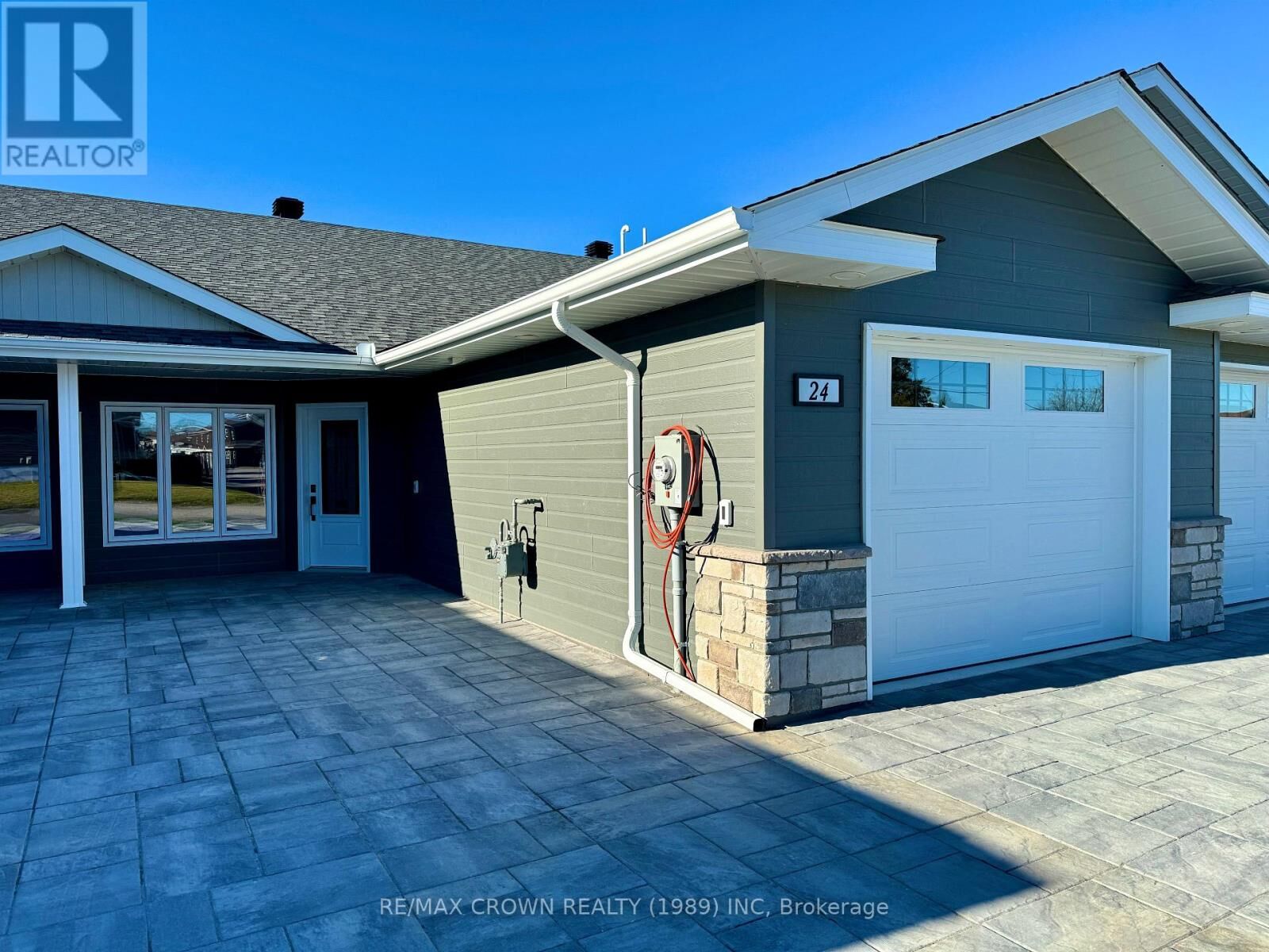 Property Photo: 24 Golf Street ON P5N 3J6