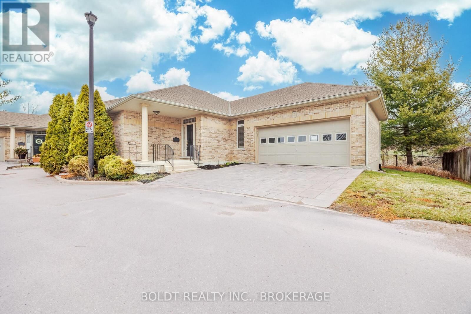Property Photo:  139 Glendale Avenue 6  ON L2T 2K2 