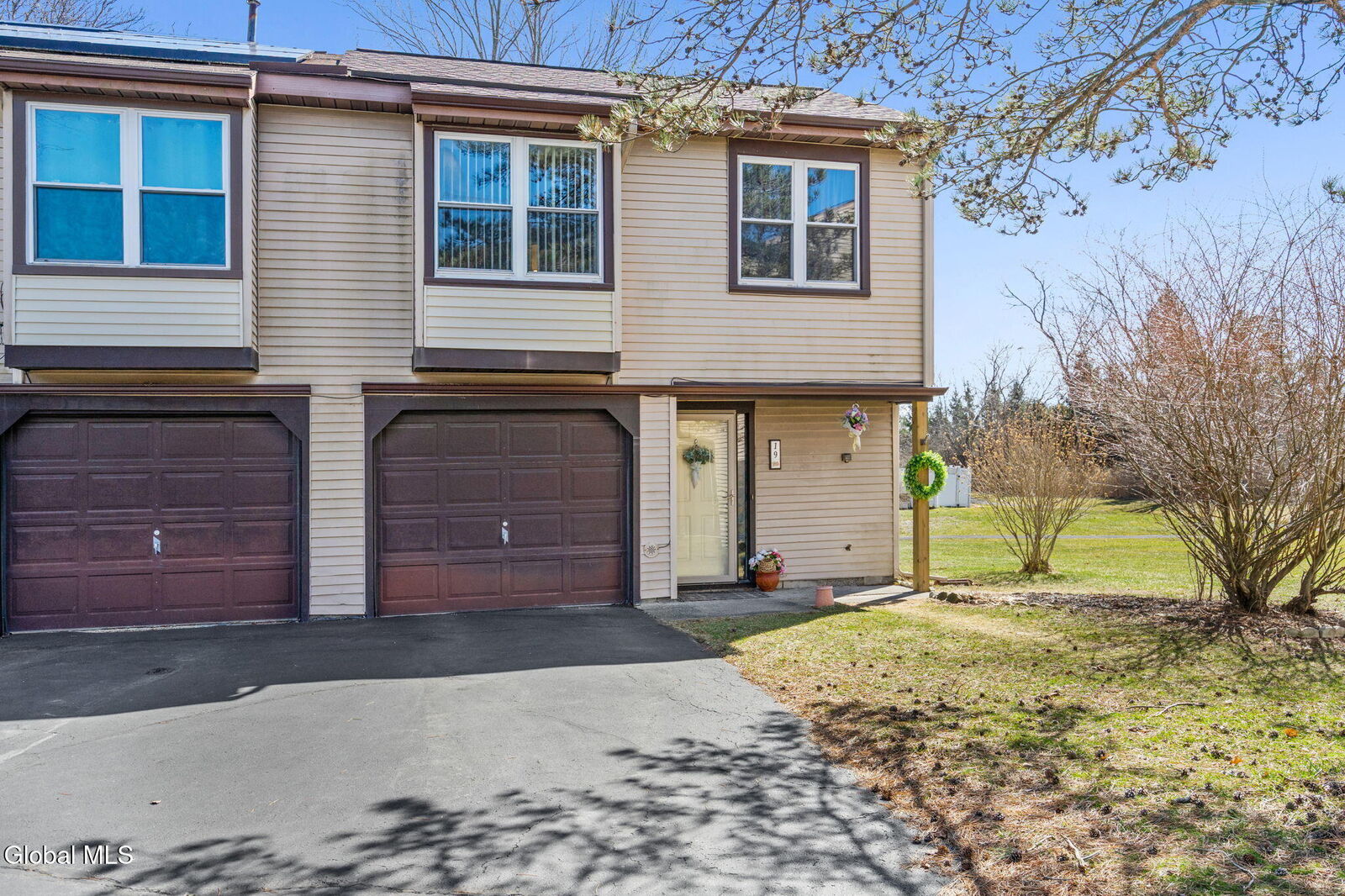 Property Photo: 19 Kensington Square NY 12047