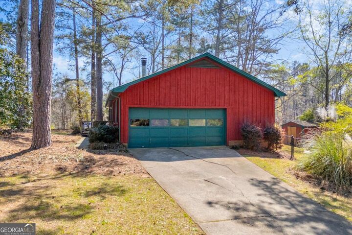 Property Photo: 185 Live Oak Place GA 30606