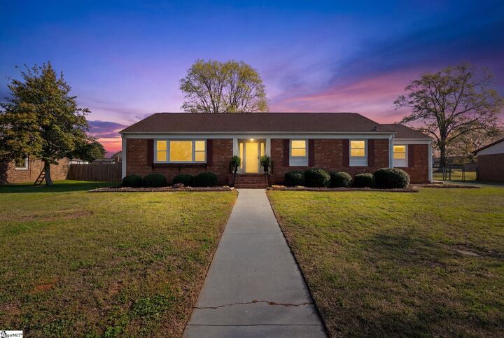 Property Photo: 106 Whitestone Avenue SC 29662