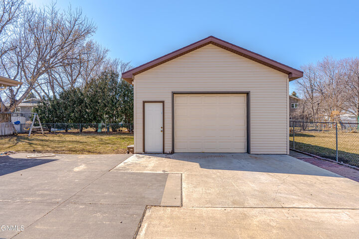Property Photo: 1216 Billings Drive ND 58504