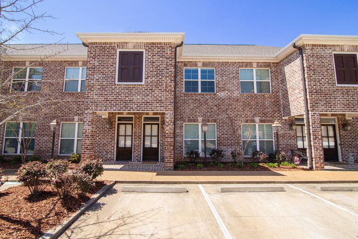 Property Photo:  120 Guest Drive #305  MS 39759 