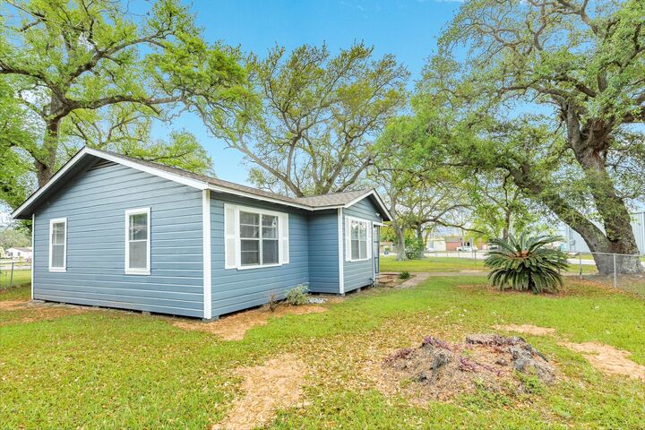 Property Photo:  837 Pin Money Street  TX 77531 