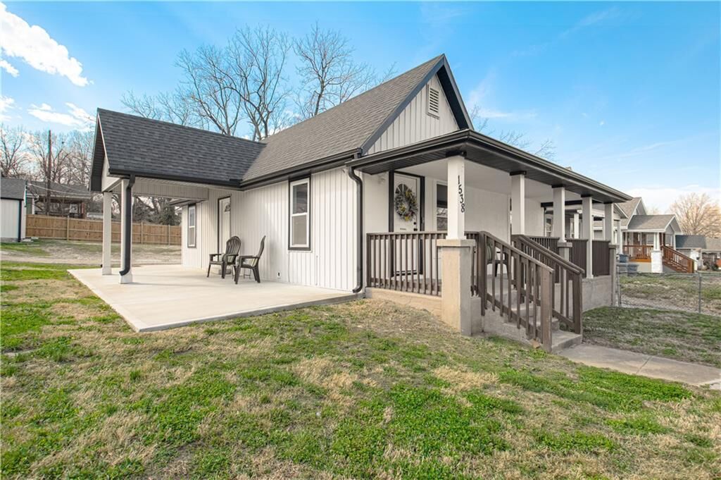 Property Photo: 1538 S 40th Street KS 66106