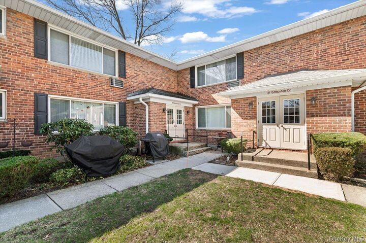 Property Photo:  11 Edmunton E5  NY 11703 