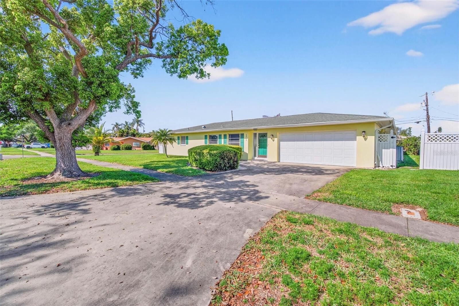 Property Photo: 10100 Commodore Drive FL 33776