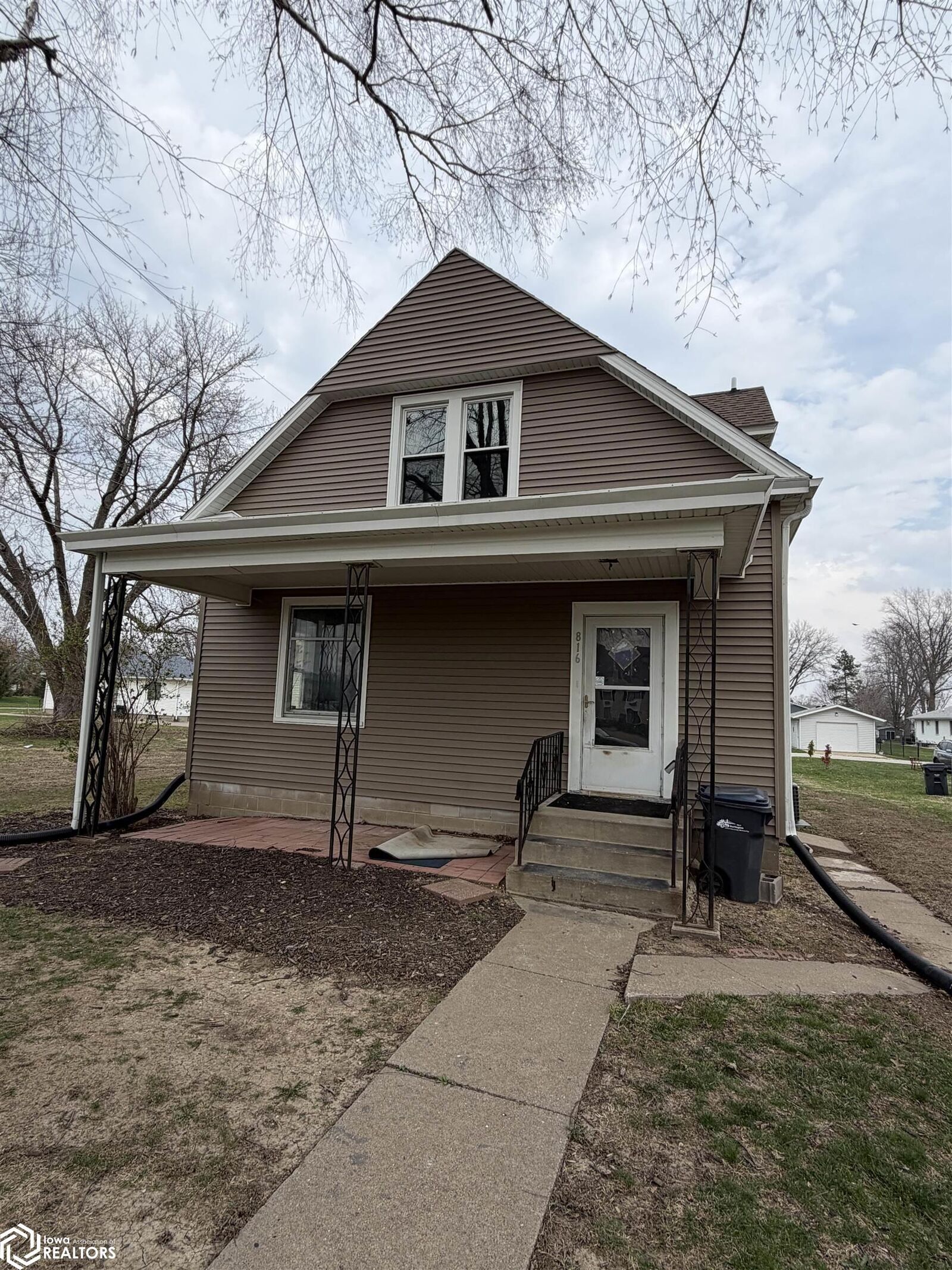 Property Photo:  816 Cottonwood Court  IA 52601 