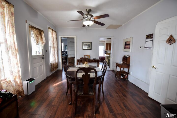 Property Photo:  220 W 7th Street  MI 48161-1405 