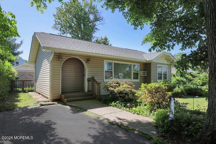 Property Photo:  809 Shadylawn Way  NJ 07735 