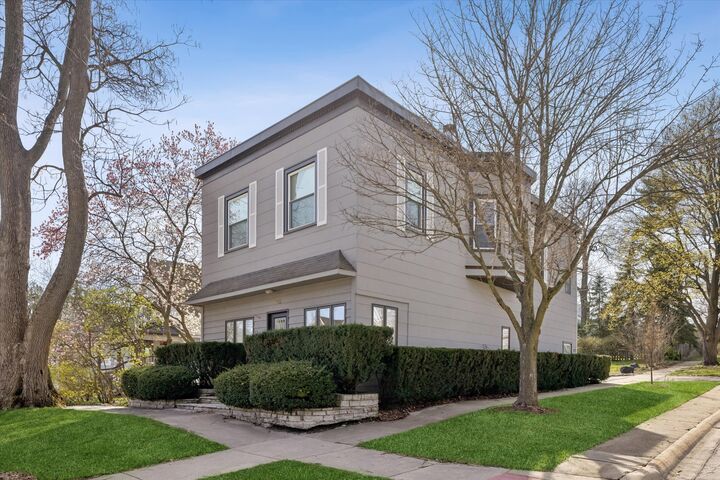 Property Photo:  102 S Quincy Street  IL 60521 