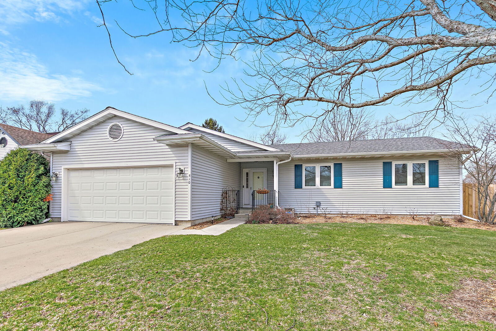 Property Photo:  510 Eisenhower Street  IL 60152 