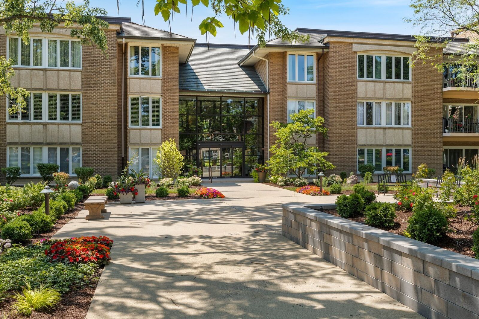 Property Photo:  2 Oak Brook Club Drive C303  IL 60523 