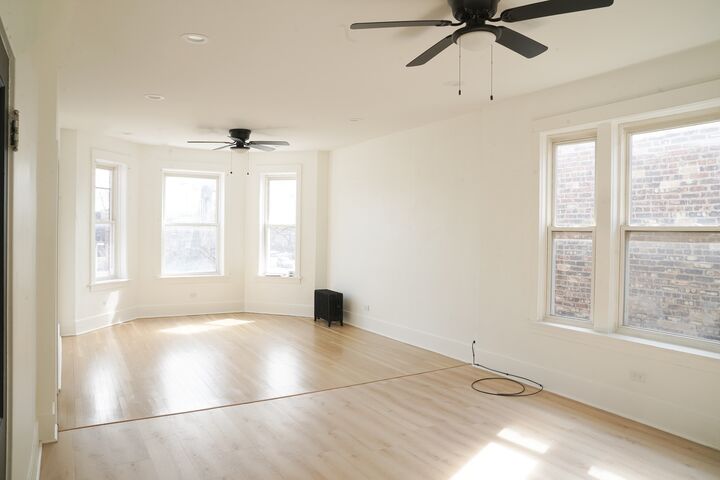 Property Photo:  154 N Lamon Avenue 2  IL 60644 