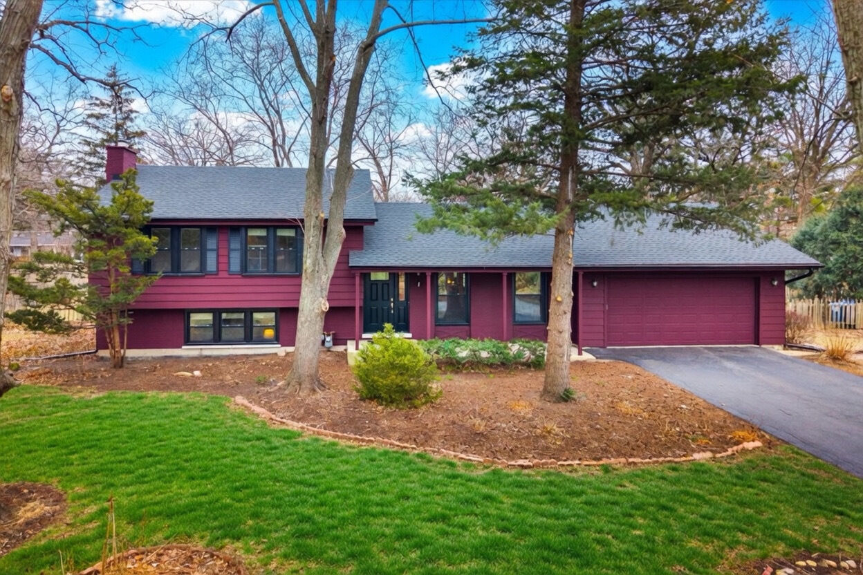 Property Photo: 8S295 College Road IL 60540