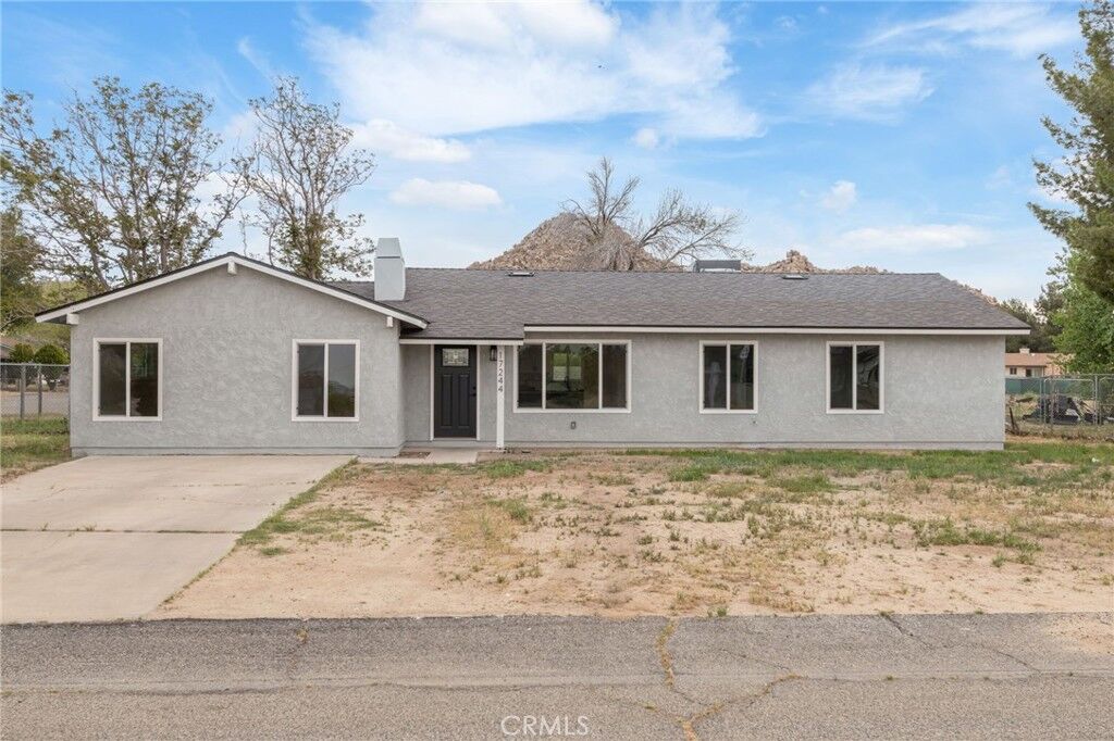 Property Photo: 17244 Schollview CA 93591