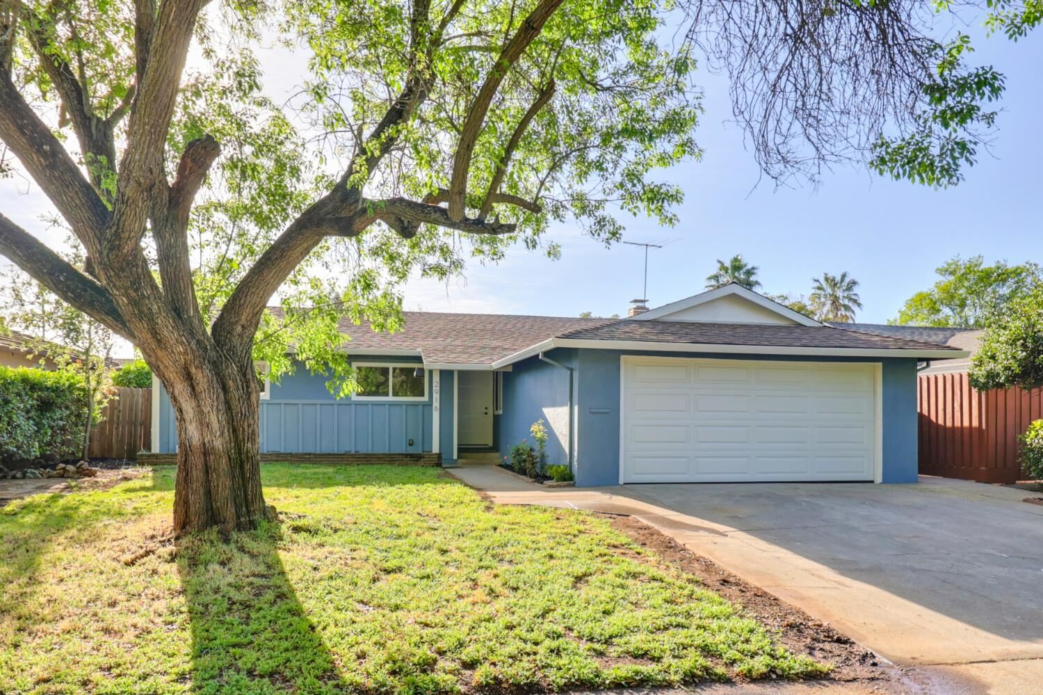 Property Photo:  2916 Belmar Street  CA 95826 